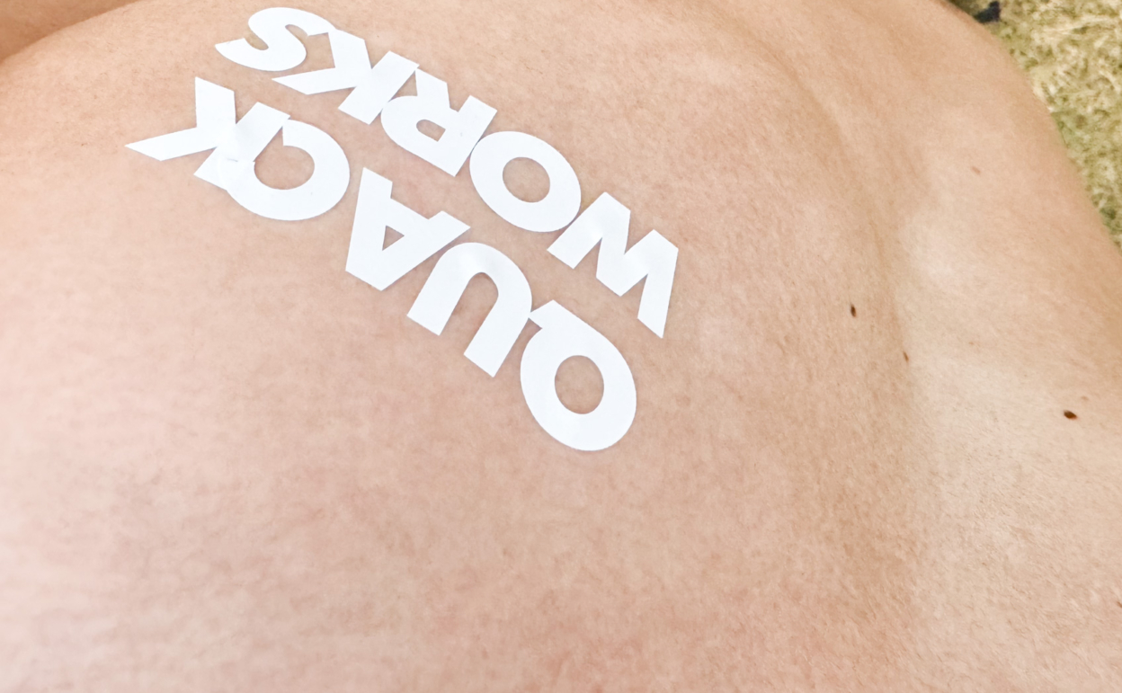 肌にカッティングシートは貼れるのか。そして日焼け跡はできるのかの実験