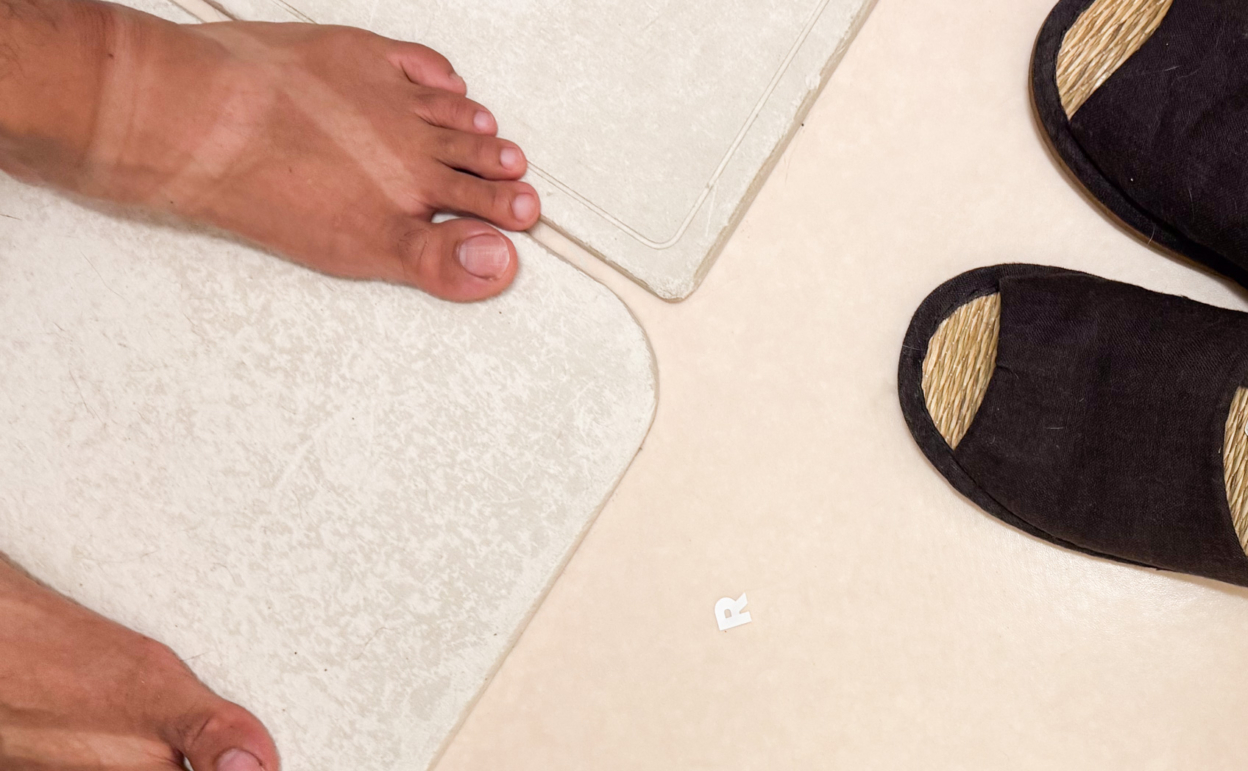 肌にカッティングシートは貼れるのか。そして日焼け跡はできるのかの実験