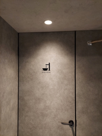 【製作実績】トイレ・洗面室のドアにピクトグラム（アイコン）のサインを施工