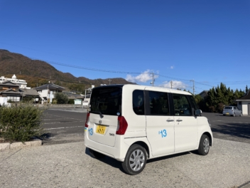 軽自動車のアクセントに！鮮やかなブルーのカッティングシート