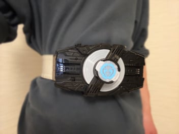 ベルトの玩具に貼り付けたカッティングシート
